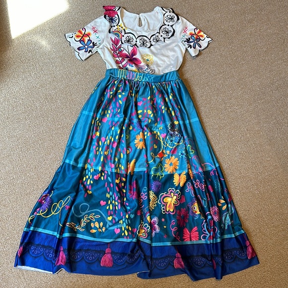 Mirabel - Halloween costume - Encanto dress - dress up pretend play - Disney - Picture 4 of 10